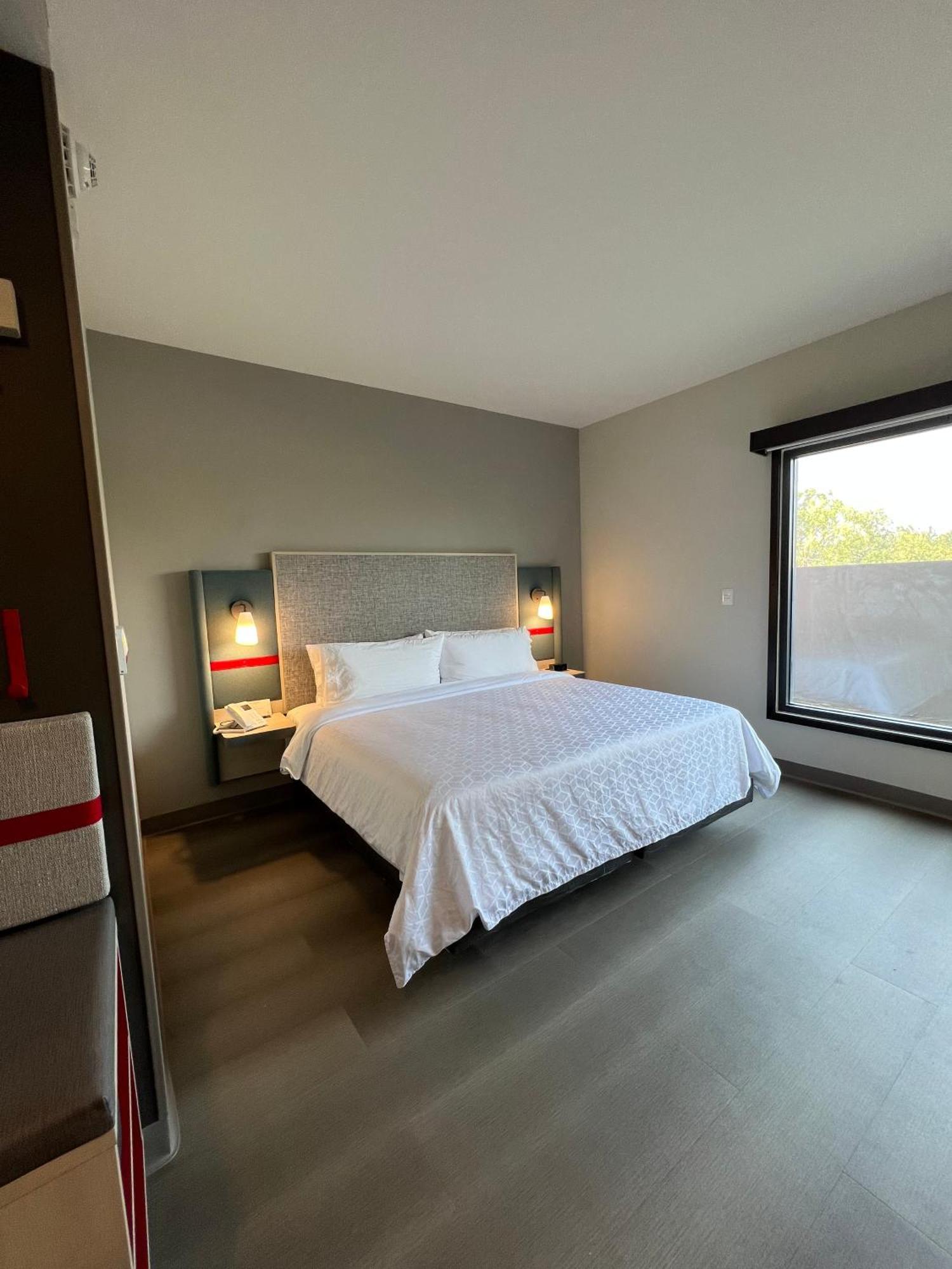 Avid Hotels - Guadalajara Av Vallarta Pte By Ihg Сапопан Экстерьер фото